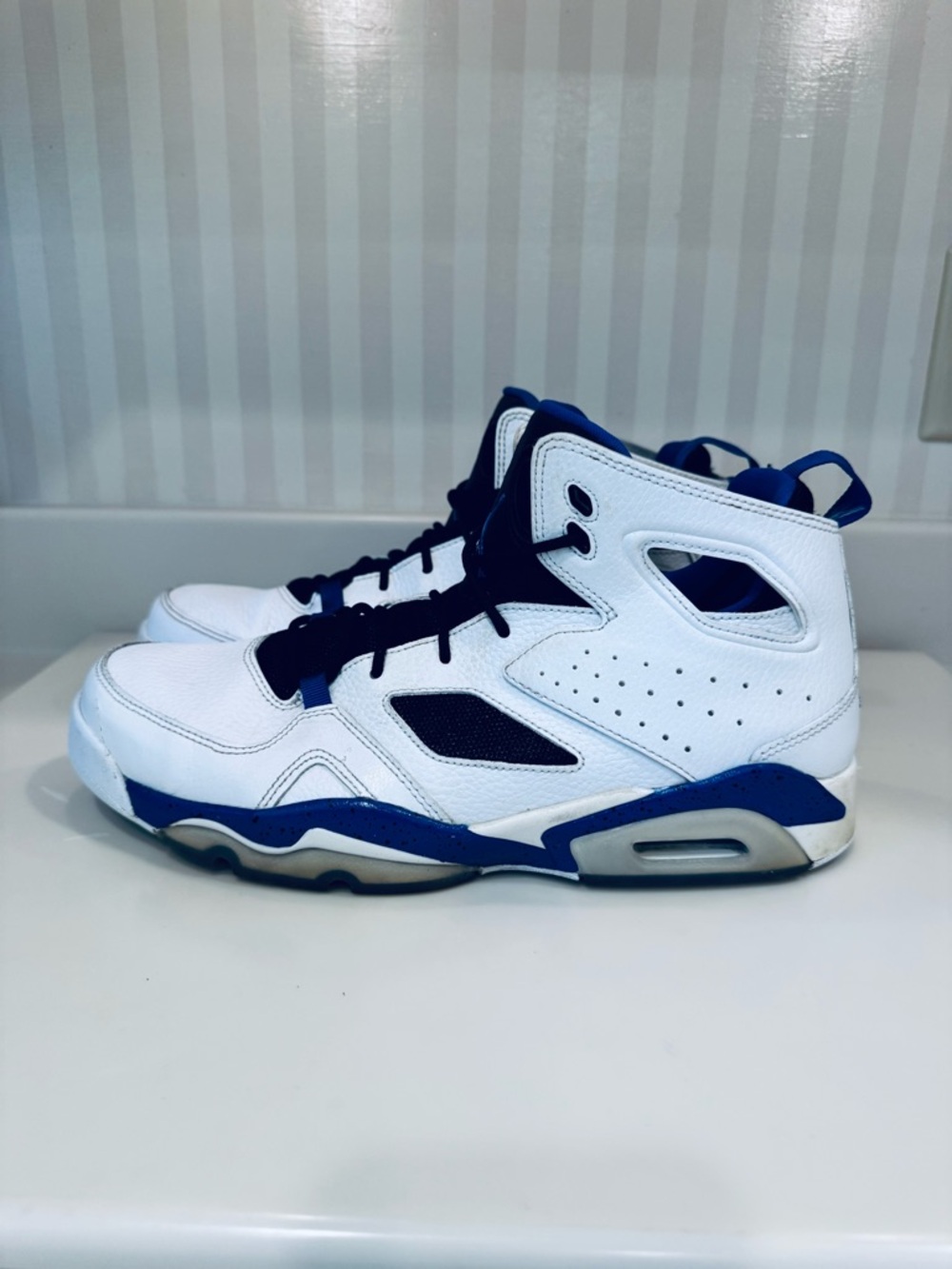 the Air Jordan Flight Club 91 “White Hyper Royal" - Picture 7 of 16